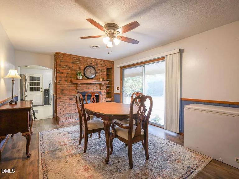 363b4d998e0b82ca6d2620340ec4f4d6-uncropped_scaled_within_1536_1152