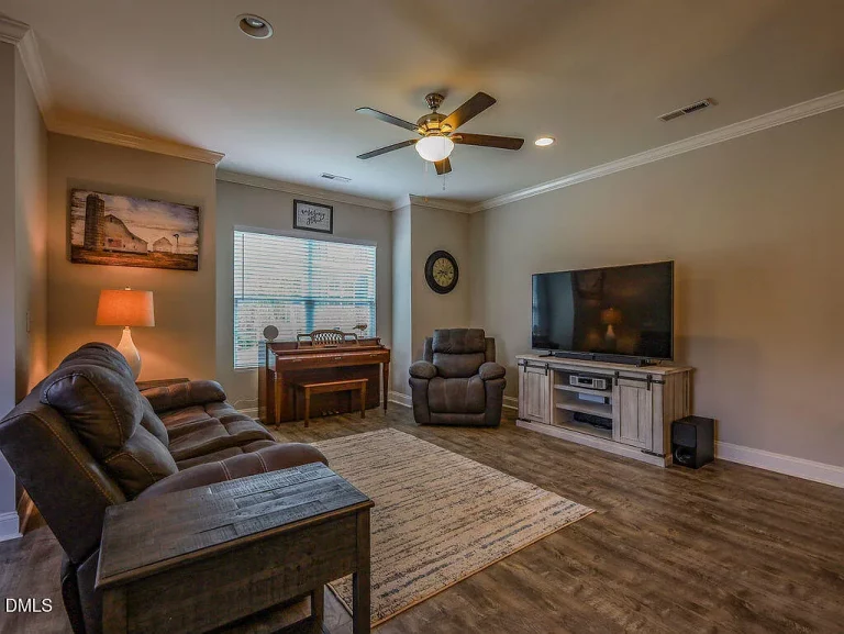 40a108cd92b7322a4f0ca092e20ef60e-uncropped_scaled_within_1536_1152