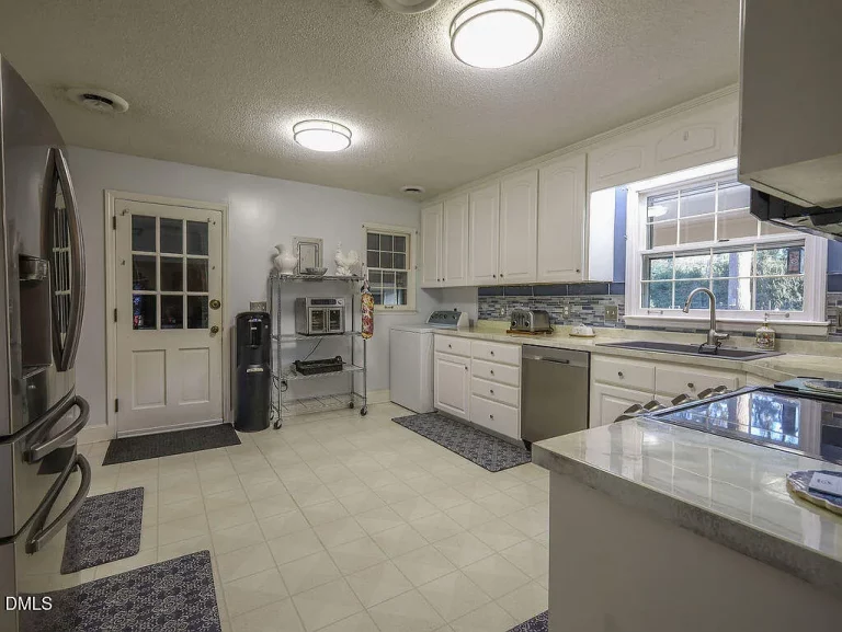 61fddab41e9baa2075a68248196522af-uncropped_scaled_within_1536_1152