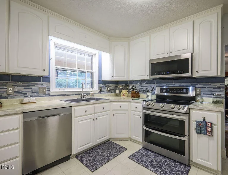 637d633b23b23d9c8aa5d67901c56813-uncropped_scaled_within_1536_1152