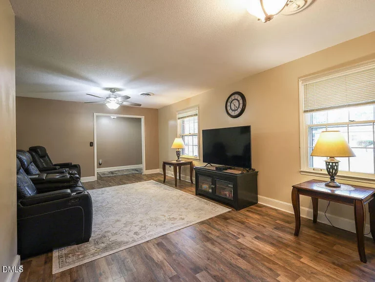 695ae053b2c9f64d070c524a633ba44d-uncropped_scaled_within_1536_1152