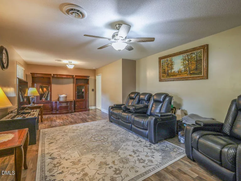 c13b38f3bbd898c1286f9172ebefd58e-uncropped_scaled_within_1536_1152