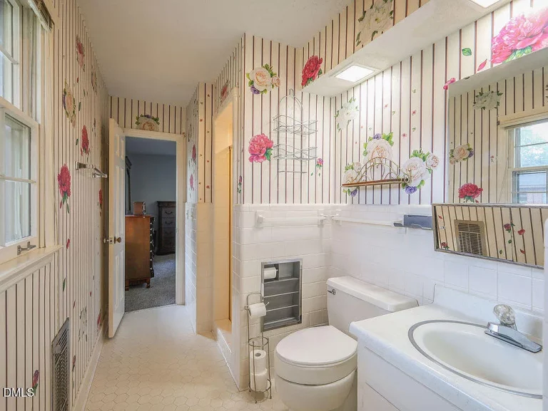 d8120c0649807c1310cb657f5c753a1f-uncropped_scaled_within_1536_1152